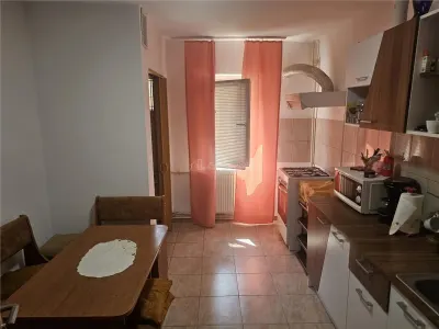 Resita, Apartamento de 3 Dormitorios, Amueblado y Equipado, Planta Baja Elevada - foto 23