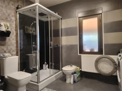 Villa avec Piscine en Zone Résidentielle, 14 km de Ploiești - foto 14