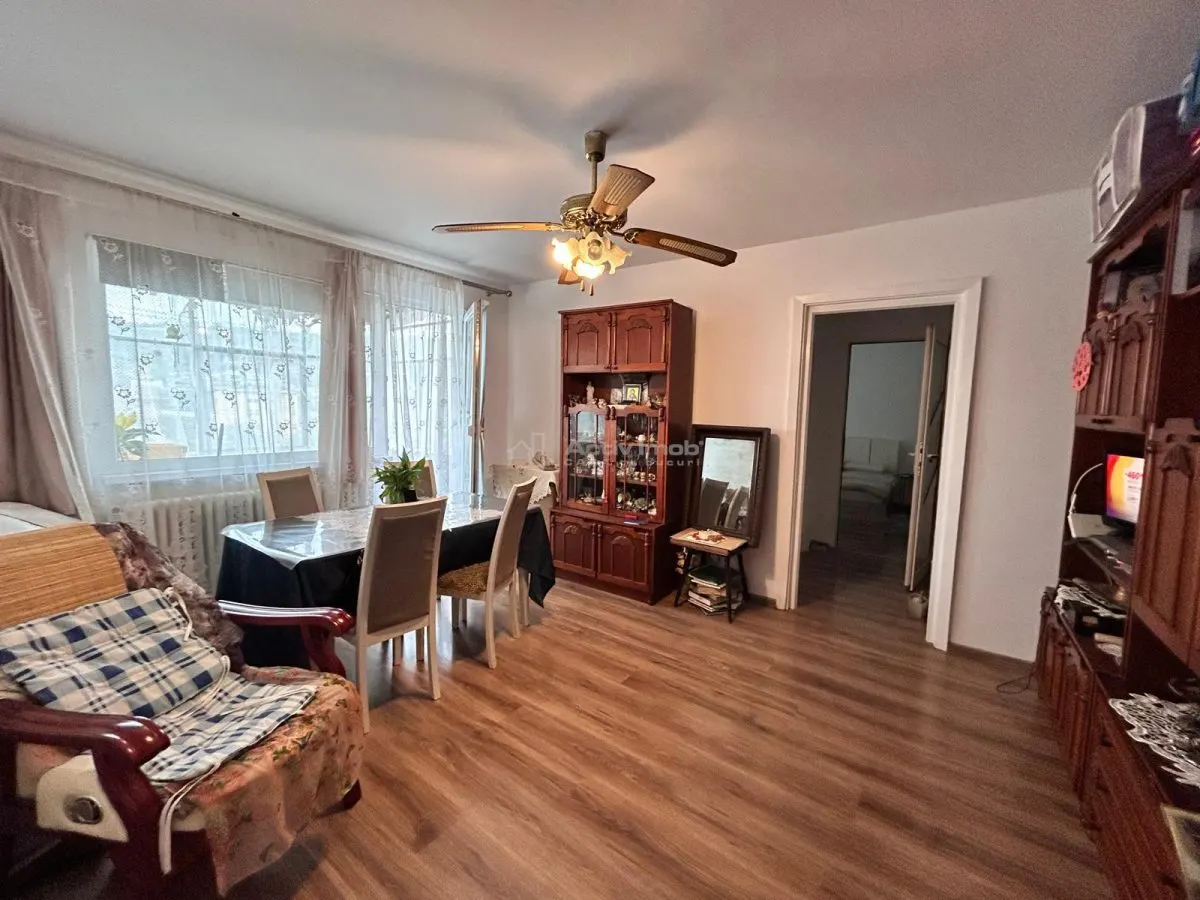 Resita, Apartamento 2 Dormitorios, Semiindependiente, Lunca - foto 1