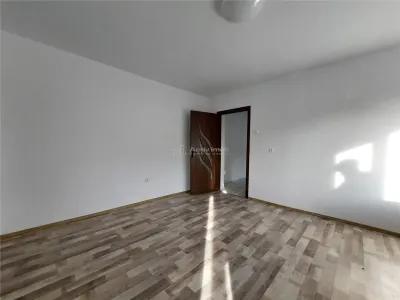 3-Bedroom Apartment for Sale or Exchange, 2nd Floor, Renovated, Aleea Tineretului - foto 3