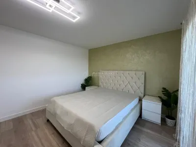 لوغوج، شقة فاخرة جاهزة للسكن، غرفة نوم واحدة، 43 م²، الطابق الثالث، على ضفة نهر تيميشول - foto 2