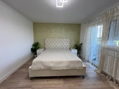 لوغوج، شقة فاخرة جاهزة للسكن، غرفة نوم واحدة، 43 م²، الطابق الثالث، على ضفة نهر تيميشول - foto 12