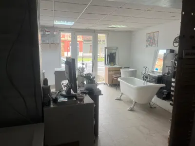 Caransebes, Espace Commercial/Bureaux à Louer - foto 2
