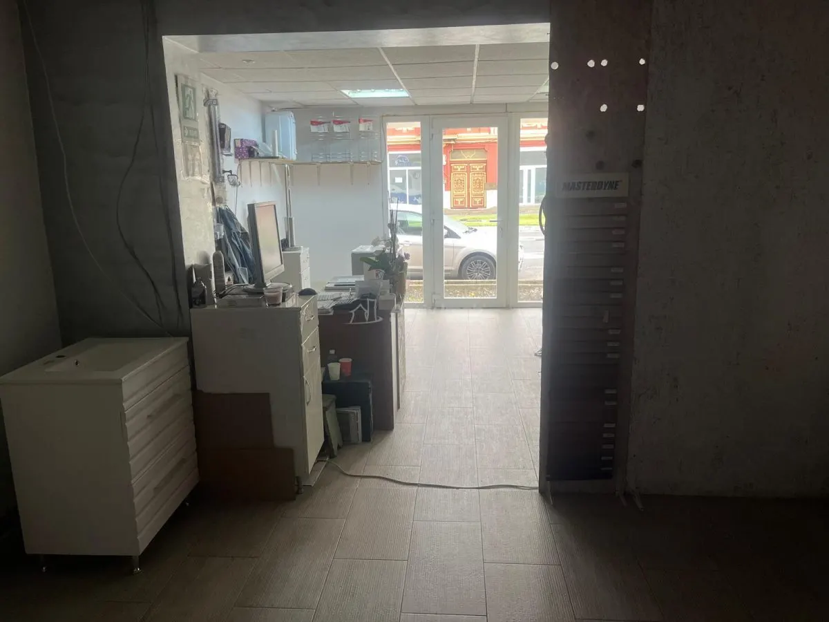 Caransebes, Espace Commercial/Bureaux à Louer - foto 3
