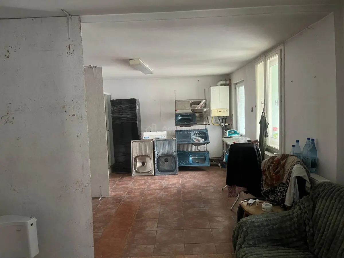 Caransebes, Espace Commercial/Bureaux à Louer - foto 6