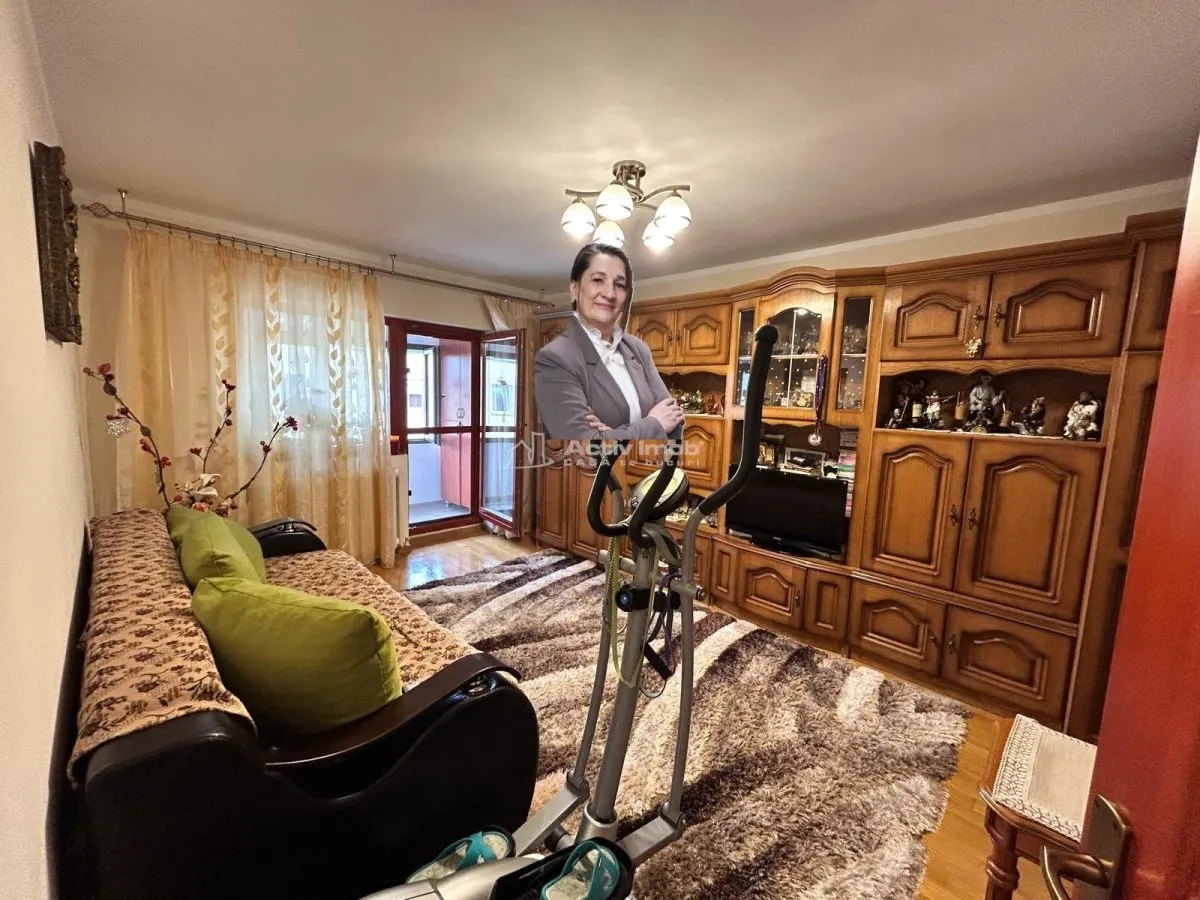 Reşiţa, Apartamento 3 Dormitorios, Confort 1, Distribución Separada, Zona Lunca - foto 1