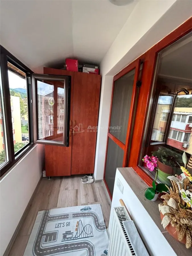 Reşiţa, Apartamento 3 Dormitorios, Confort 1, Distribución Separada, Zona Lunca - foto 17