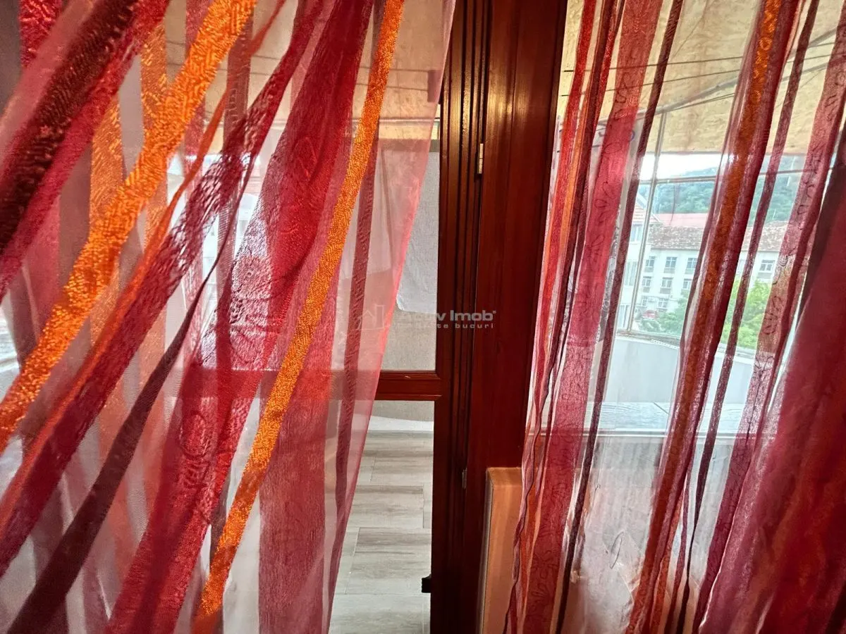 Reşiţa, Apartamento 3 Dormitorios, Confort 1, Distribución Separada, Zona Lunca - foto 20