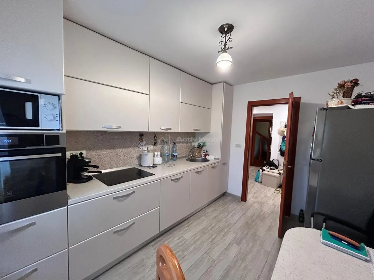 Reşiţa, Apartamento 3 Dormitorios, Confort 1, Distribución Separada, Zona Lunca - foto 4