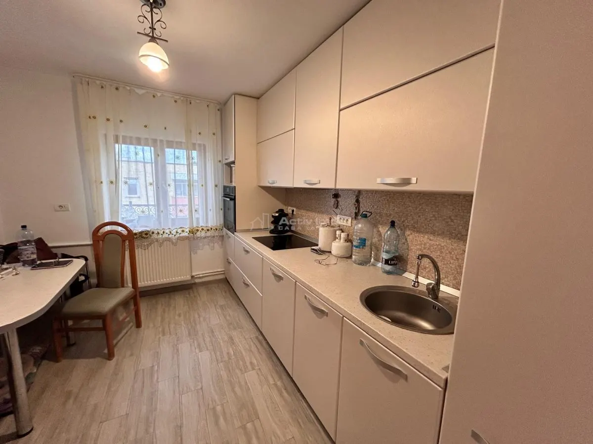 Reşiţa, Apartamento 3 Dormitorios, Confort 1, Distribución Separada, Zona Lunca - foto 6
