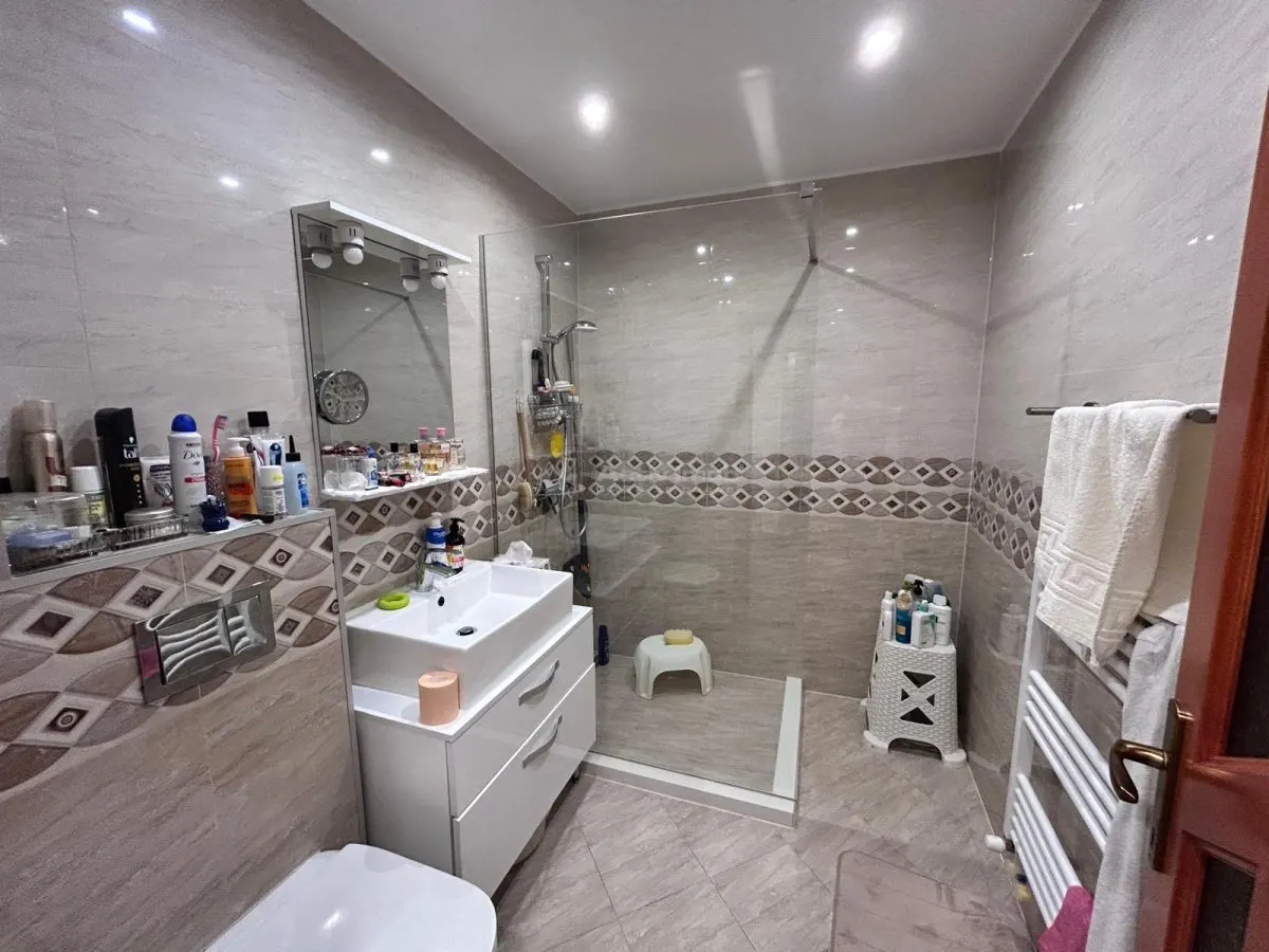 Reşiţa, Apartamento 3 Dormitorios, Confort 1, Distribución Separada, Zona Lunca - foto 8