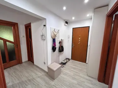 Reşiţa, Apartamento 3 Dormitorios, Confort 1, Distribución Separada, Zona Lunca - foto 10