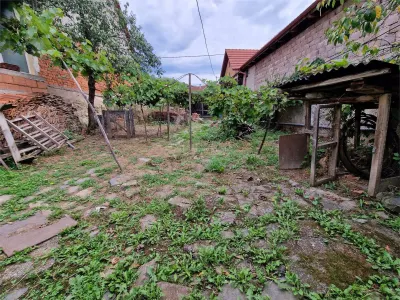 Parcela de Construcción en Clocotici con Servicios e Infraestructuras - foto 2