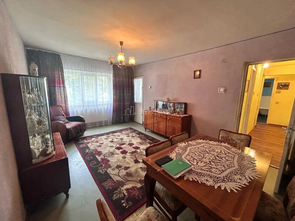 Apartment with 2 bedrooms for sale 50 sqm in Resita, Moroasa 1 area - foto 2
