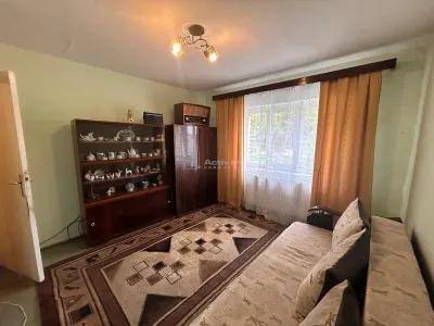 Apartment with 2 bedrooms for sale 50 sqm in Resita, Moroasa 1 area - foto 3