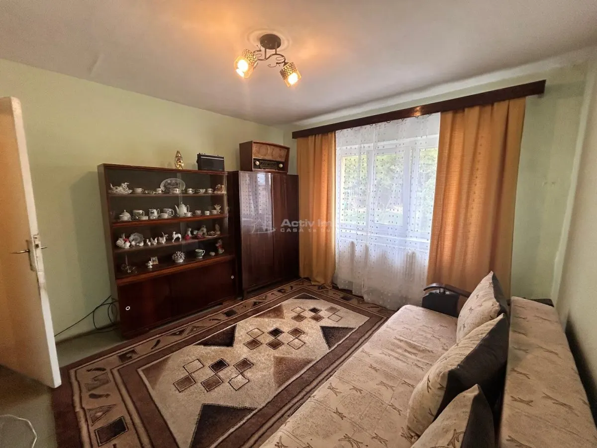 Apartment with 2 bedrooms for sale 50 sqm in Resita, Moroasa 1 area - foto 3