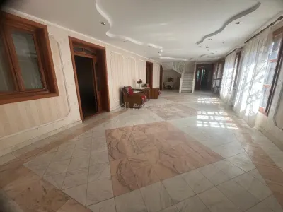 Caransebes, Maison Deux Niveaux avec Terrain de 1,000 sqm - foto 2