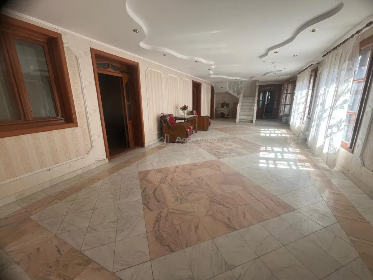 Caransebes, Maison Deux Niveaux avec Terrain de 1,000 sqm - foto 2