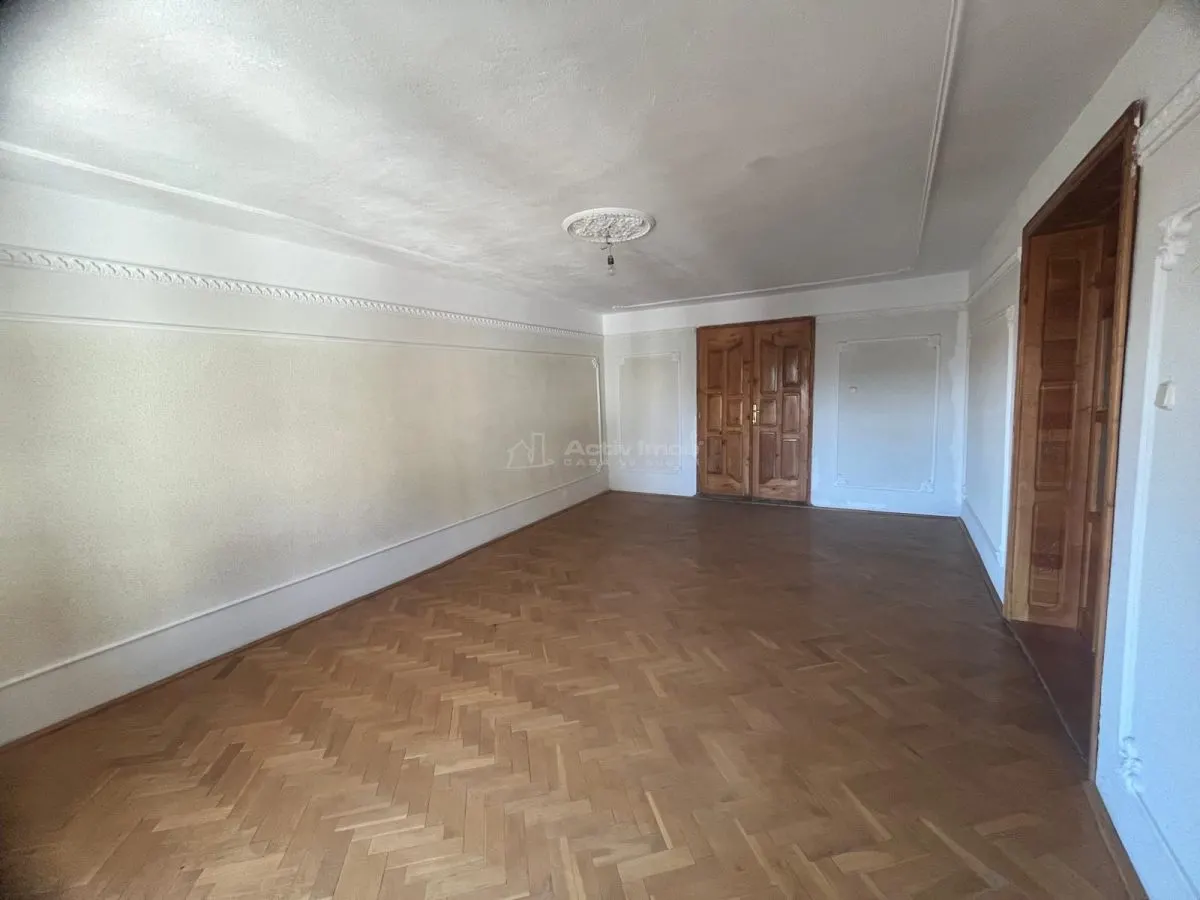 Caransebes, Maison Deux Niveaux avec Terrain de 1,000 sqm - foto 11