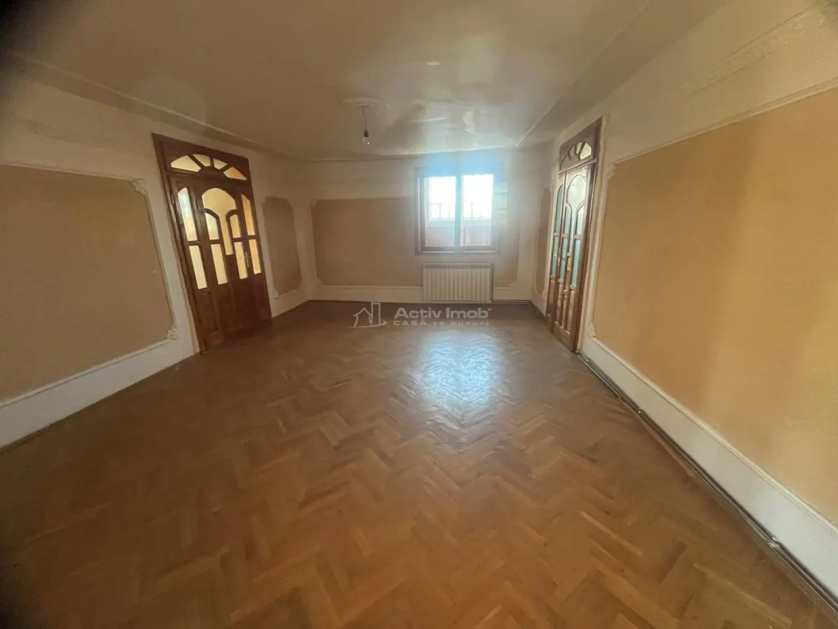 Caransebes, Maison Deux Niveaux avec Terrain de 1,000 sqm - foto 13