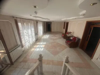 Caransebes, Maison Deux Niveaux avec Terrain de 1,000 sqm - foto 3