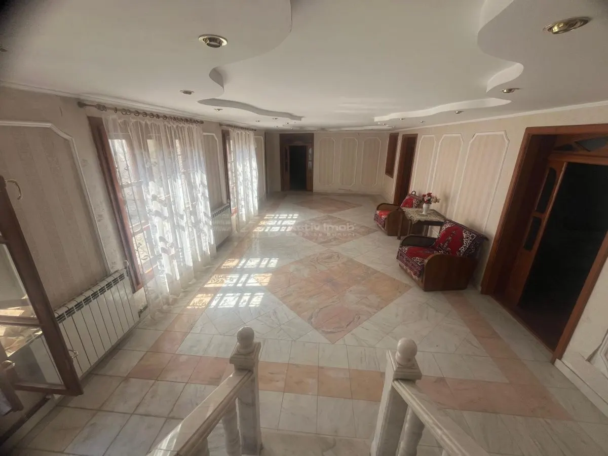 Caransebes, Maison Deux Niveaux avec Terrain de 1,000 sqm - foto 3