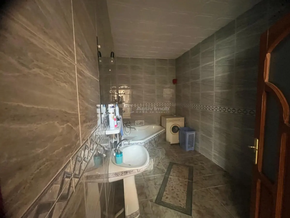 Caransebes, Maison Deux Niveaux avec Terrain de 1,000 sqm - foto 22