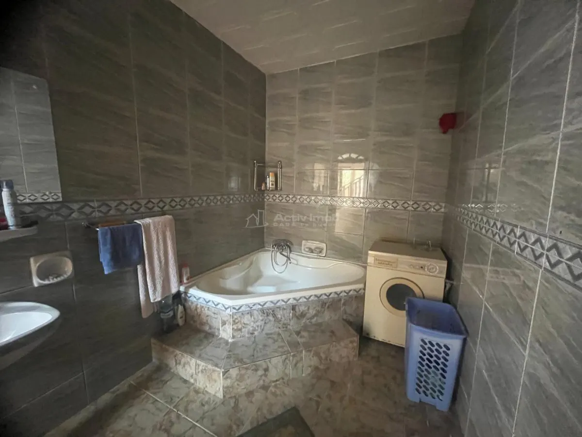 Caransebes, Maison Deux Niveaux avec Terrain de 1,000 sqm - foto 23