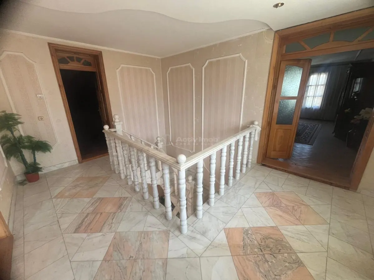 Caransebes, Maison Deux Niveaux avec Terrain de 1,000 sqm - foto 25