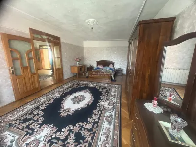 Caransebes, Maison Deux Niveaux avec Terrain de 1,000 sqm - foto 4