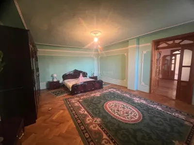 Caransebes, Maison Deux Niveaux avec Terrain de 1,000 sqm - foto 6