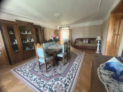 Caransebes, Maison Deux Niveaux avec Terrain de 1,000 sqm - foto 8