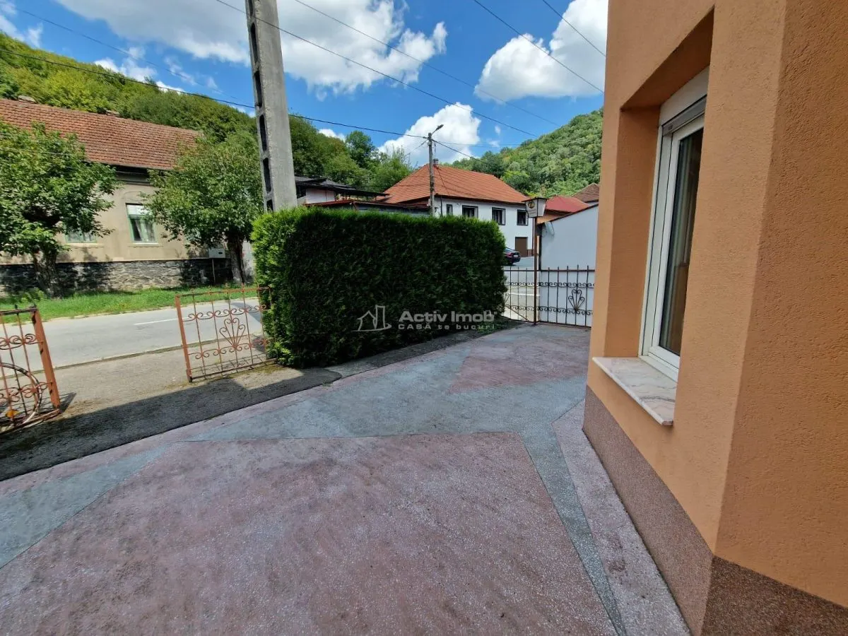 Villa Resita avec Pension P+2+M, 827 m², Commission Acheteur Zéro - foto 13