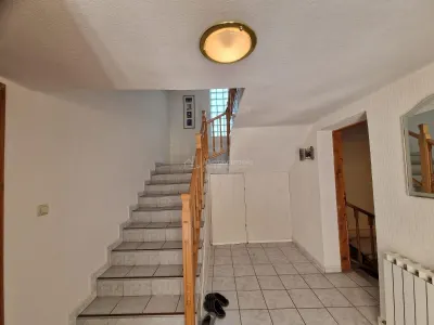 Villa Resita avec Pension P+2+M, 827 m², Commission Acheteur Zéro - foto 16