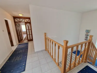 Villa Resita avec Pension P+2+M, 827 m², Commission Acheteur Zéro - foto 8