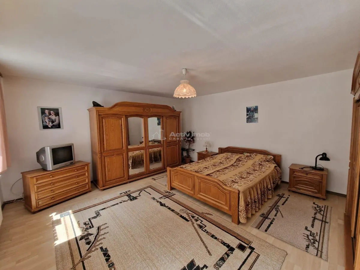 Villa Resita avec Pension P+2+M, 827 m², Commission Acheteur Zéro - foto 9