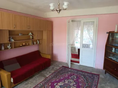 Naidas: Maison de 7 Pièces sur 842sqm de Terrain Privé, Prix Négociable - foto 2