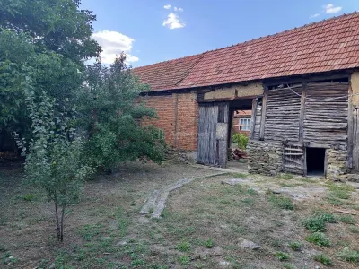 Naidas: Maison de 7 Pièces sur 842sqm de Terrain Privé, Prix Négociable - foto 19
