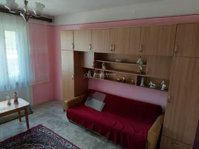Naidas: Maison de 7 Pièces sur 842sqm de Terrain Privé, Prix Négociable - foto 3