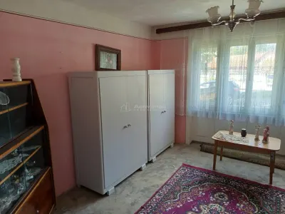 Naidas: Maison de 7 Pièces sur 842sqm de Terrain Privé, Prix Négociable - foto 24