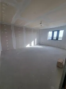 现代别墅 P+1 配阁楼，Poroschia Izabell 餐厅附近 - foto 12