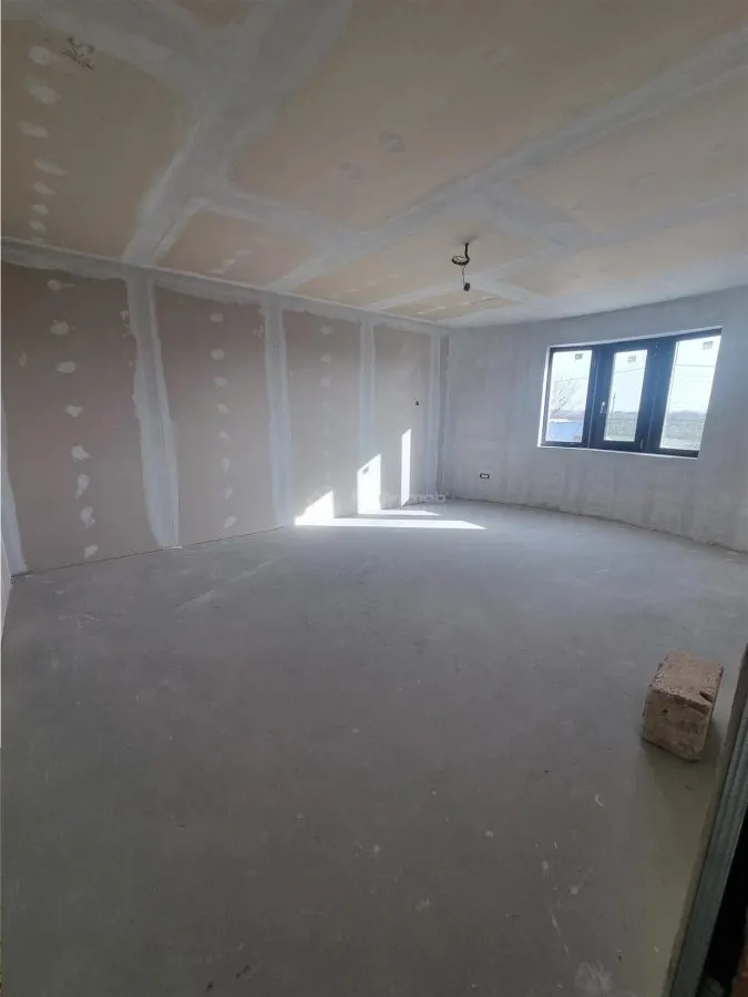 现代别墅 P+1 配阁楼，Poroschia Izabell 餐厅附近 - foto 12