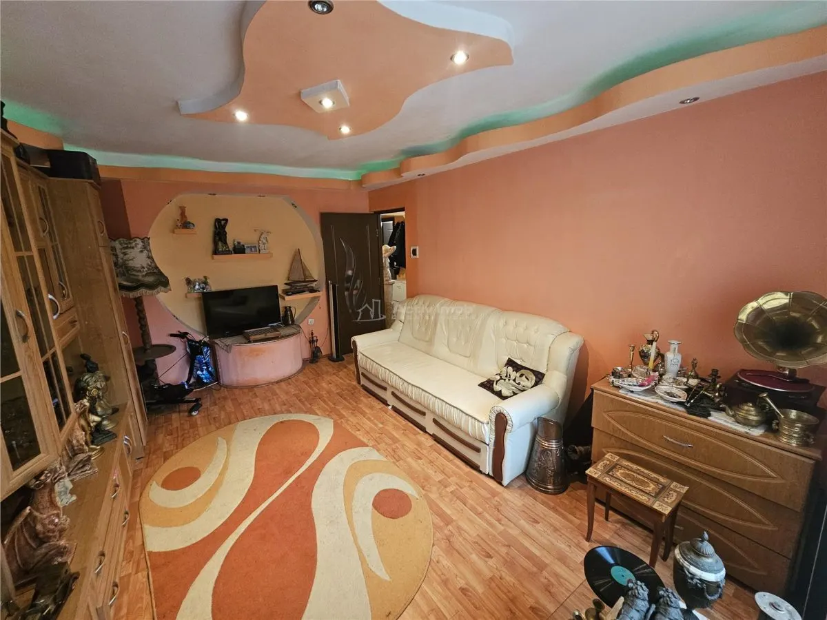 Resita, Apartamento de 3 Dormitorios, Distrito Micro 4 - foto 2