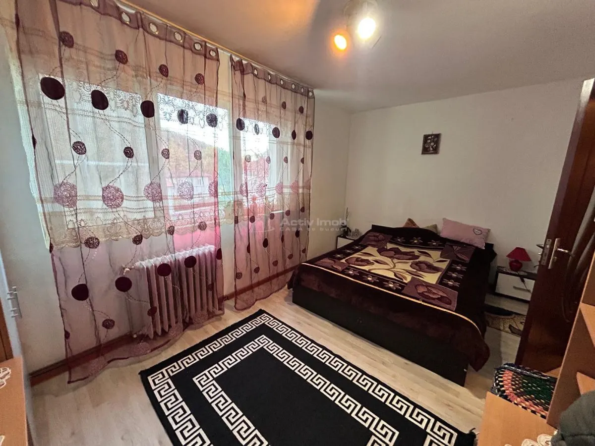 Apartment with 2 bedrooms for sale 50 sqm in Resita, Moroasa 1 area - foto 4
