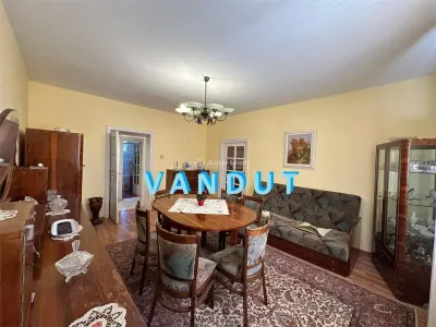 雷希察，3 卧室半独立公寓，隆卡区 - Resita
