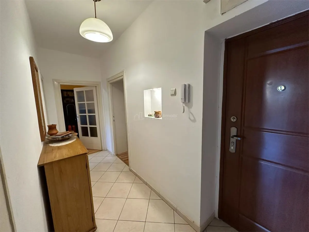 Resita, 3-Bedroom Semi-Separated Apartment, Lunca - foto 15