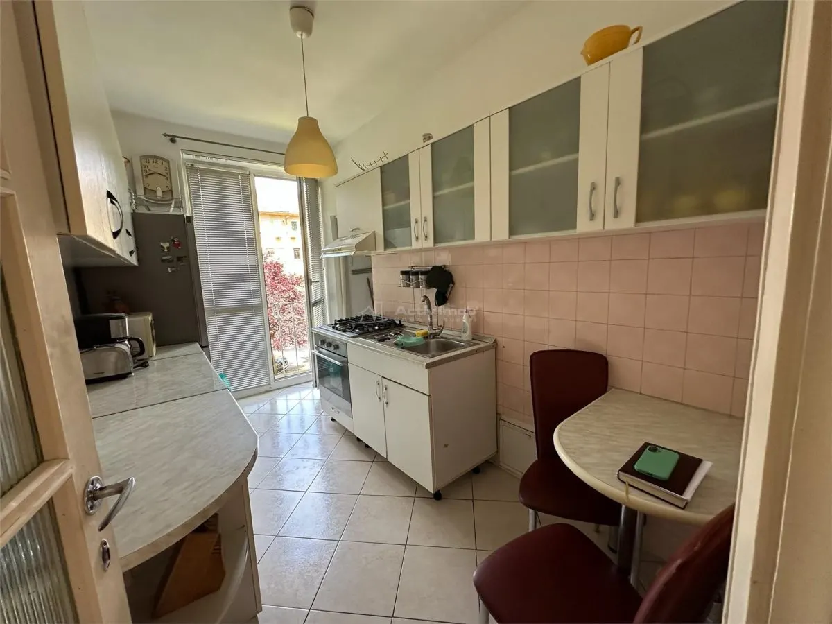 Resita, 3-Bedroom Semi-Separated Apartment, Lunca - foto 17