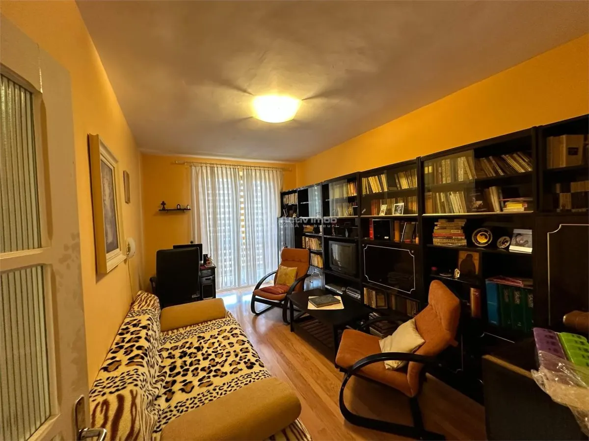 Resita, 3-Bedroom Semi-Separated Apartment, Lunca - foto 22