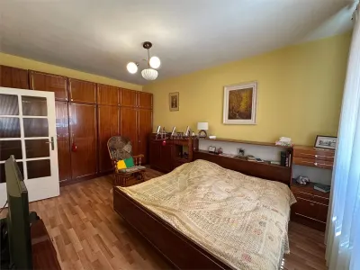 Resita, 3-Bedroom Semi-Separated Apartment, Lunca - foto 5