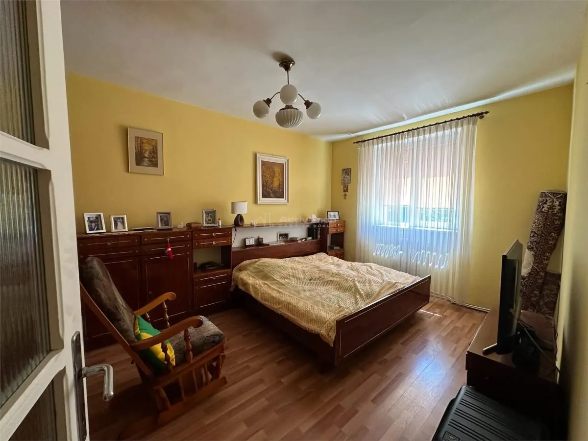 Resita, 3-Bedroom Semi-Separated Apartment, Lunca - foto 6